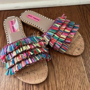 Betsy’s Johnson raffia flats sz 6 NWT
